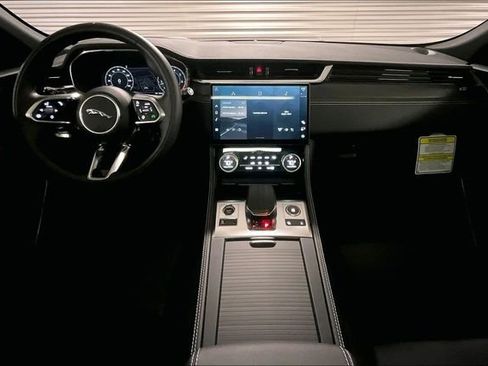 Certified 2025 Jaguar F-PACE R-Dynamic S image 18