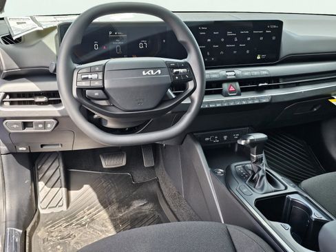 New 2026 Kia K4 LXS image 32