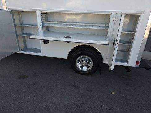 Used 2010 Chevrolet Express 3500 RWD image 4