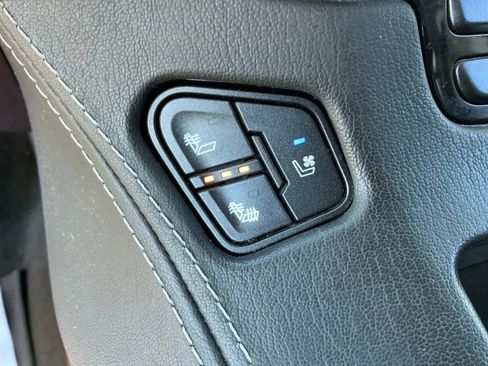 Used 2017 GMC Yukon SLT w/ Open Road Package image 34