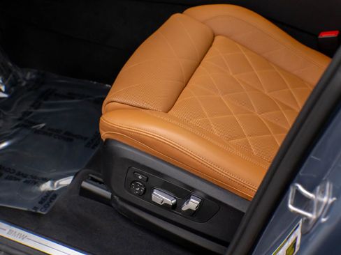 Certified 2023 BMW X7 xDrive40i w/ Premium Package image 16