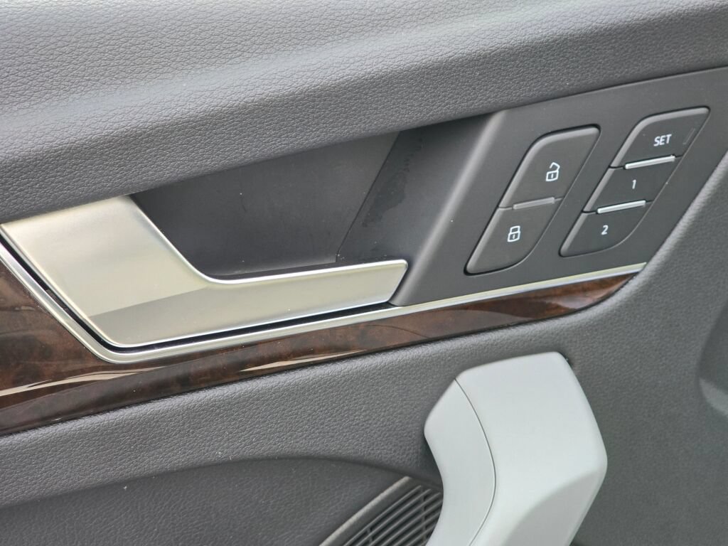 Used 2018 Audi Q5 Prestige w/ Prestige Package AWD/4WD image 37