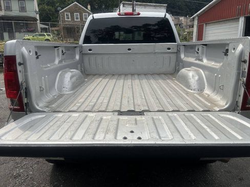 Used 2011 GMC Sierra 2500 SLE w/ SLE Preferred Package AWD/4WD image 16