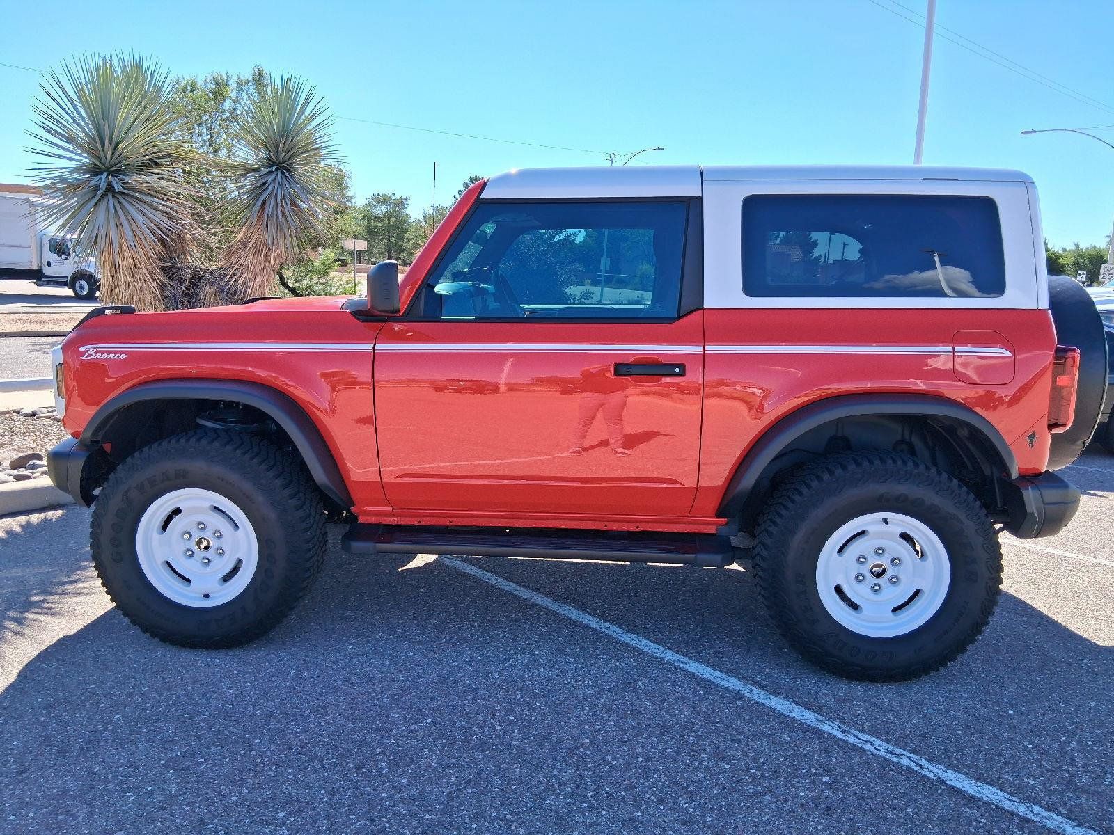 Used 2024 Ford Bronco Heritage Edition AWD/4WD image 2