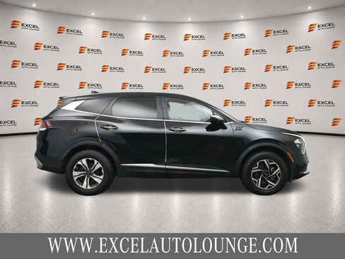 Used 2023 Kia Sportage LX AWD/4WD image 6
