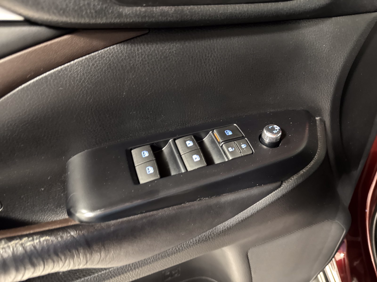 Used 2019 Toyota Highlander XLE w/ Carpet Mat Package (TMS) AWD/4WD image 16
