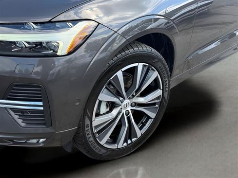 Used 2022 Volvo XC60 B5 Momentum w/ Advanced Package AWD/4WD image 6