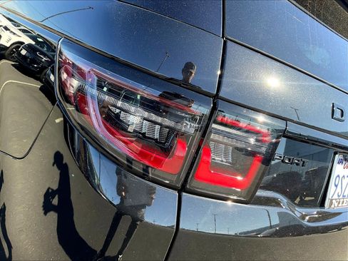 Used 2025 Land Rover Discovery Sport Dynamic SE image 31