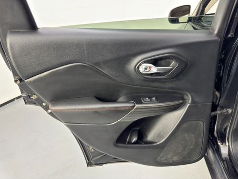 Used 2017 Jeep Cherokee Trailhawk w/ Cold Weather Group image 39