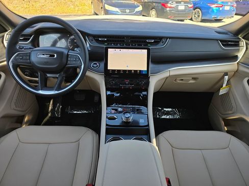 New 2025 Jeep Grand Cherokee Limited image 7