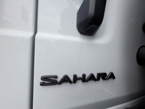 Used 2025 Jeep Wrangler Unlimited Sahara AWD/4WD image 30