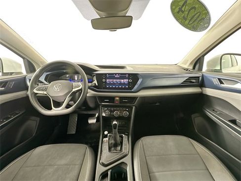 Used 2024 Volkswagen Taos SE image 4