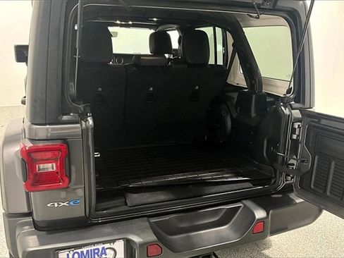 Used 2022 Jeep Wrangler Unlimited Sahara w/ Cold Weather Group image 38