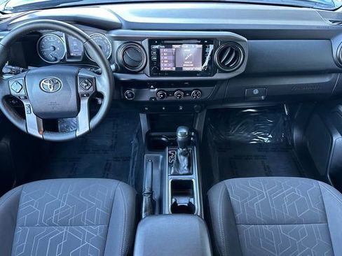 Certified 2017 Toyota Tacoma TRD Off-Road image 17