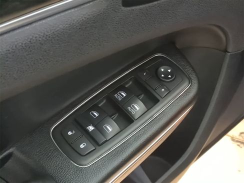 Used 2017 Chrysler 300 C w/ Safetytec Plus Group image 16