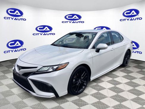 Used 2023 Toyota Camry XSE FWD image 7