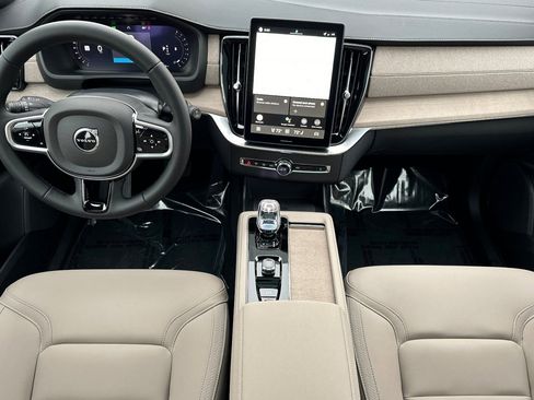 New 2026 Volvo XC90 B6 Plus w/ Protection Package Premier AWD/4WD image 3