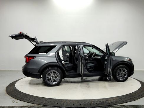 New 2026 Ford Explorer Active image 16