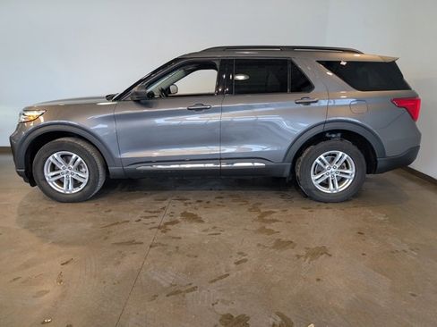 Used 2022 Ford Explorer XLT w/ Equipment Group 202A image 2