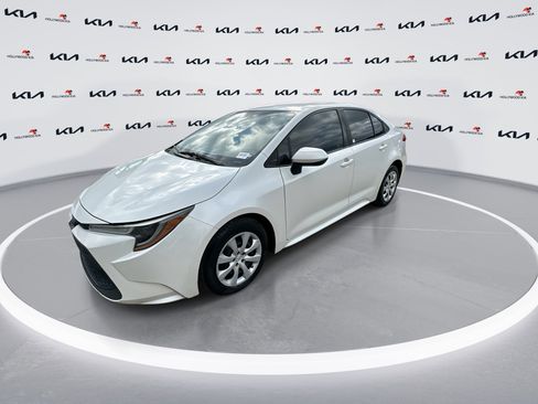 Used 2020 Toyota Corolla LE image 4