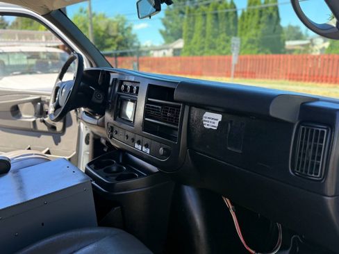 Used 2013 Chevrolet Express 2500 RWD image 27