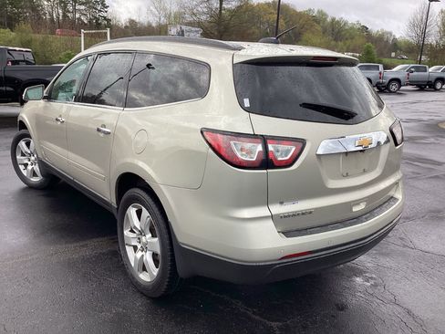 Used 2017 Chevrolet Traverse LT w/ Style and Technology Package image 2