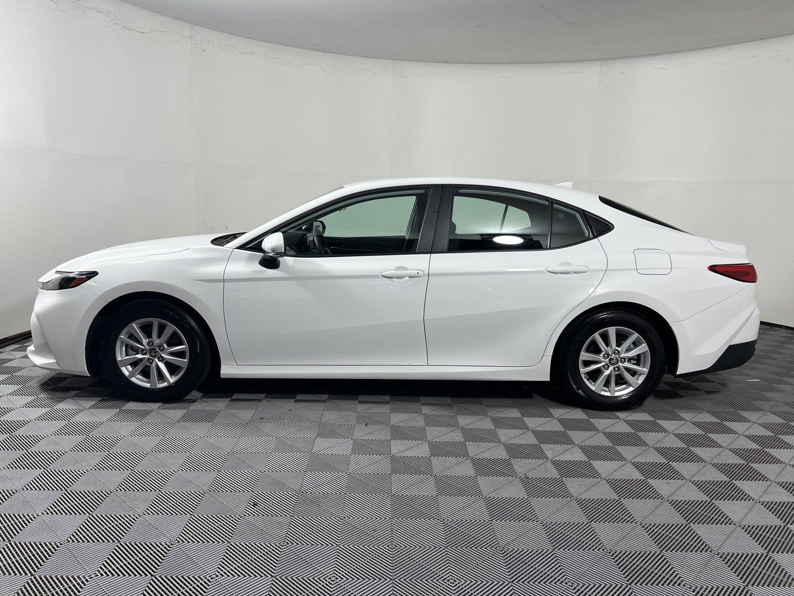 Used 2025 Toyota Camry LE FWD image 4