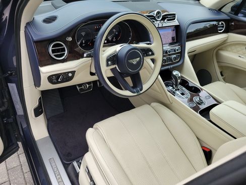 Certified 2022 Bentley Bentayga AWD/4WD image 30