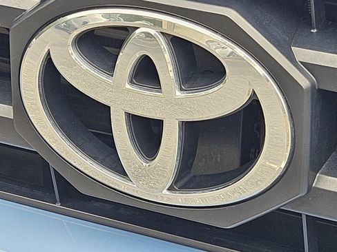 Certified 2025 Toyota 4Runner SR5 AWD/4WD image 31