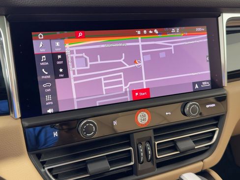 Certified 2026 Porsche Macan AWD/4WD image 20