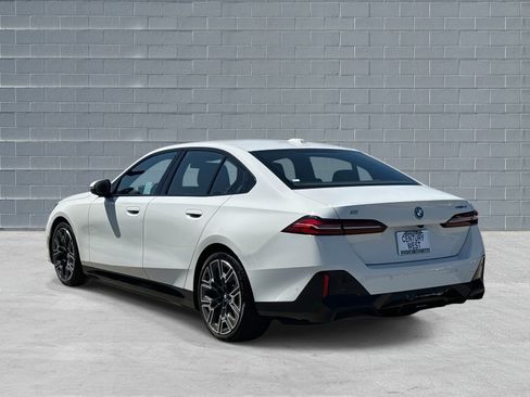 Used 2024 BMW i5 eDrive40i w/ M Sport Package image 5