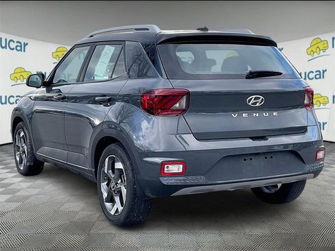 Used 2024 Hyundai Venue Limited image 4