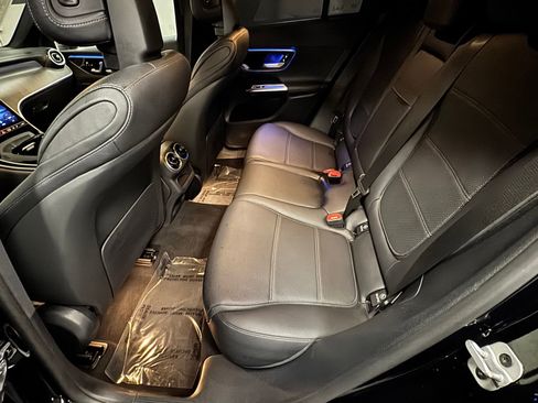 Used 2025 Mercedes-Benz GLC 300 image 37