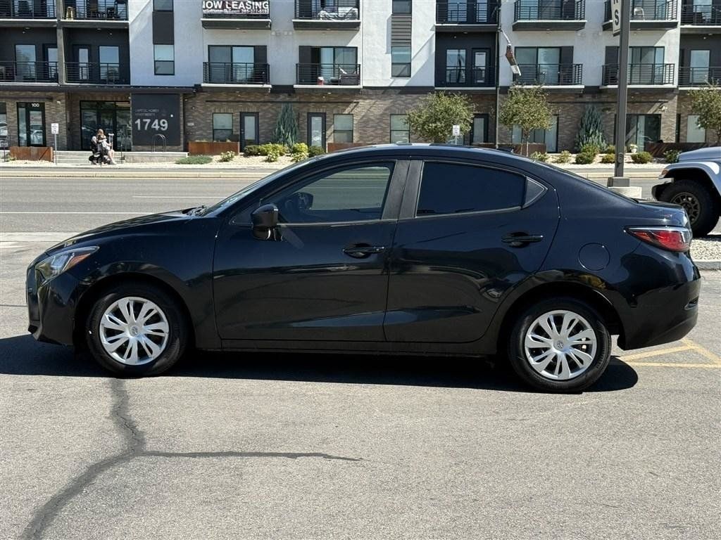 Used 2019 Toyota Yaris L FWD image 4