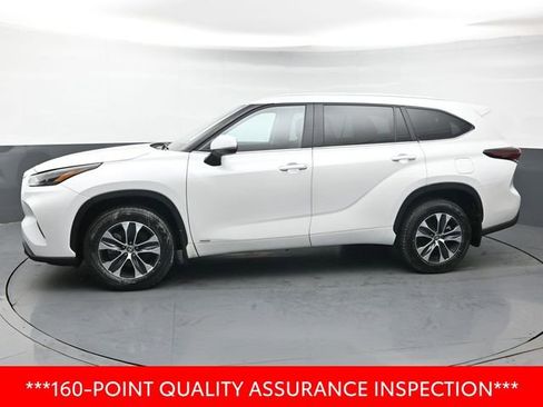 Certified 2026 Toyota Highlander XLE AWD/4WD image 2