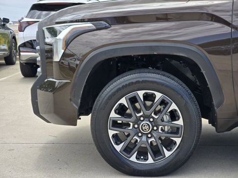 Used 2022 Toyota Tundra Limited AWD/4WD image 14