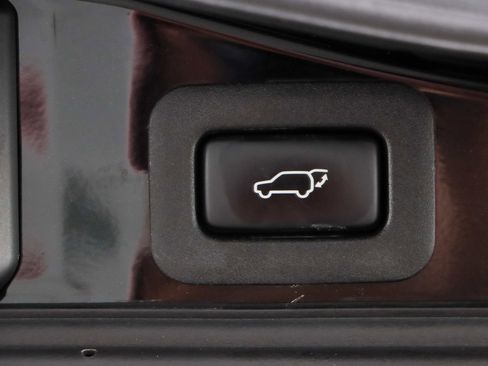 Used 2019 Toyota Land Cruiser image 33