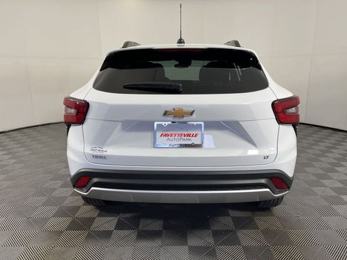 Used 2025 Chevrolet Trax LT w/ LT Convenience Package image 4