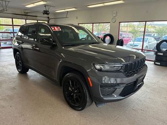 Used 2025 Jeep Grand Cherokee Altitude w/ Trailer Tow Package AWD/4WD video 1