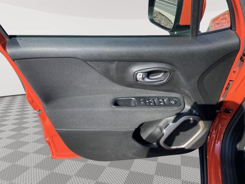 Used 2015 Jeep Renegade Latitude AWD/4WD image 20