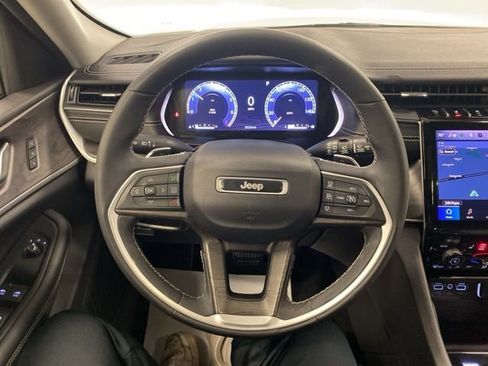 Used 2023 Jeep Grand Cherokee Limited AWD/4WD image 18