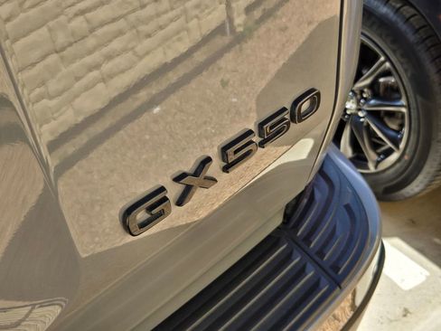 Used 2024 Lexus GX 550 AWD/4WD image 11