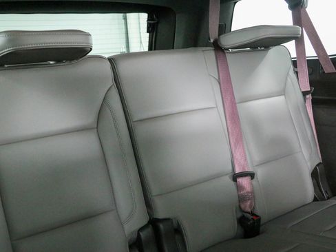 Used 2022 GMC Yukon XL SLT w/ SLT Premium Package RWD image 33