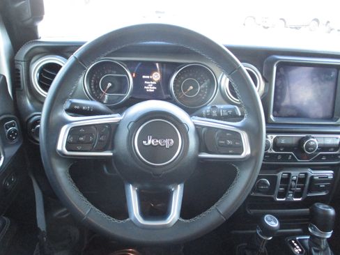 Used 2023 Jeep Wrangler Sahara image 31