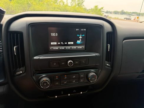Used 2018 Chevrolet Silverado 1500 Custom w/ Custom Value Package AWD/4WD image 18