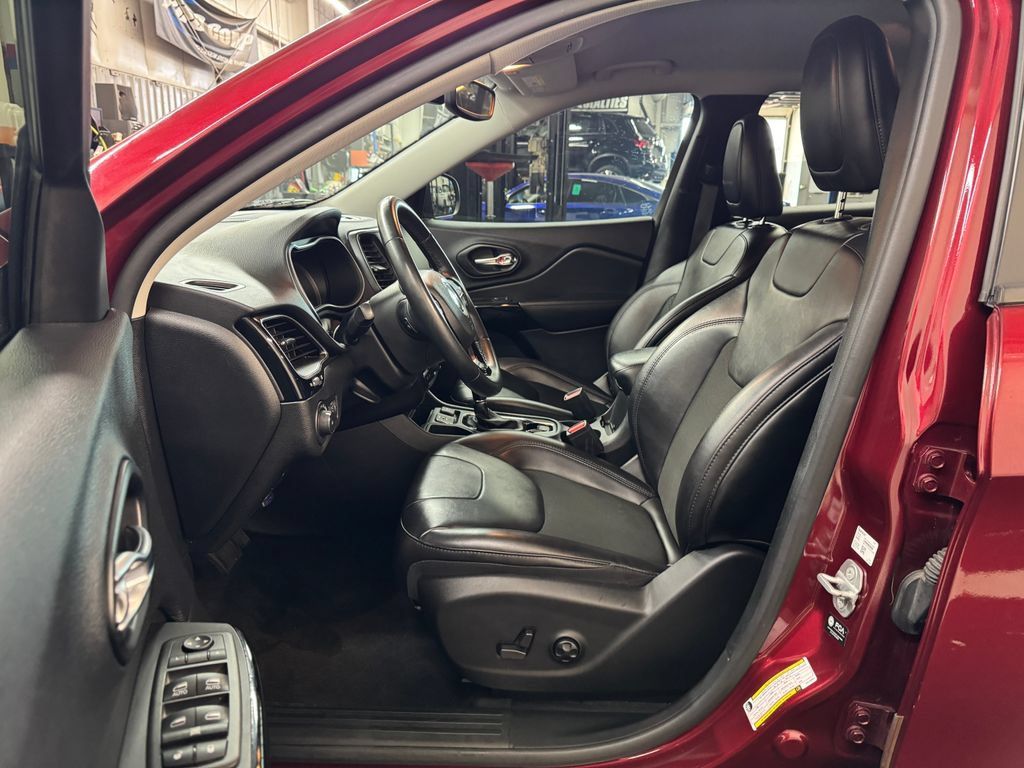 Used 2021 Jeep Cherokee Latitude Plus FWD image 18