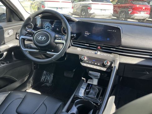 Certified 2026 Hyundai Elantra Limited FWD image 2