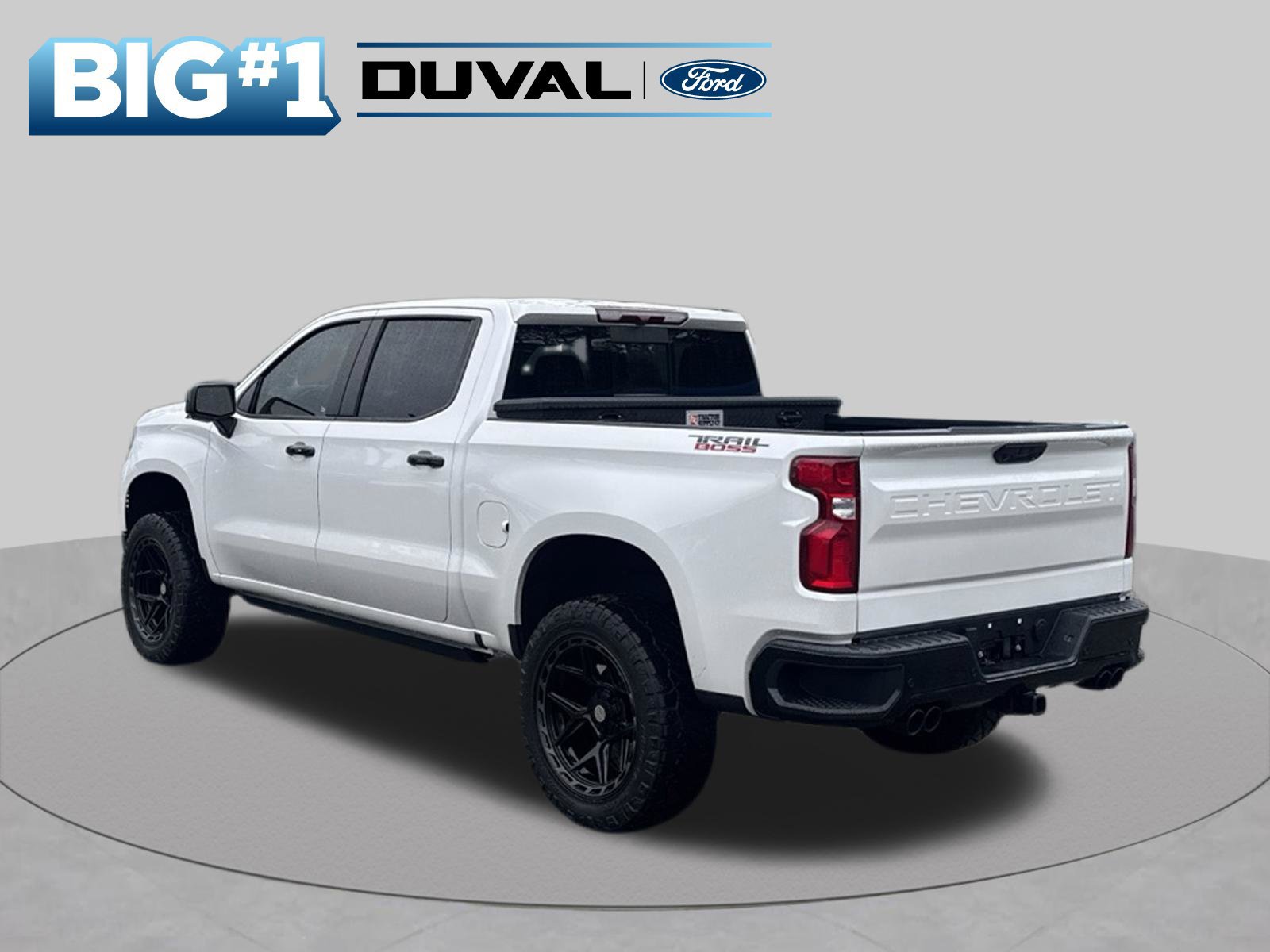 Used 2024 Chevrolet Silverado 1500 LT Trail Boss w/ LT Trail Boss Premium Package AWD/4WD image 2