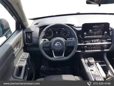 New 2025 Nissan Pathfinder SV image 13