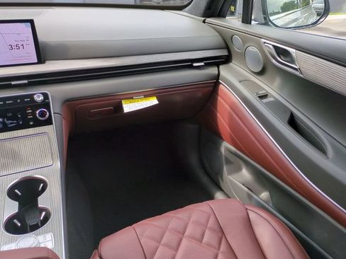 Certified 2025 Genesis GV80 3.5T Prestige AWD/4WD image 15